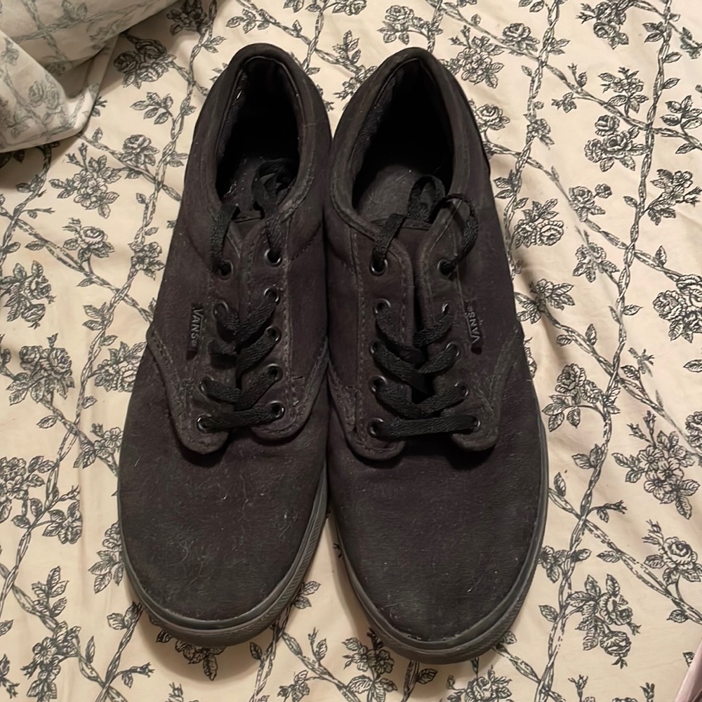 Womens Black Vans Low-Top size 7.5